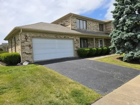 736 Yorkshire Lane Des Plaines IL 60016