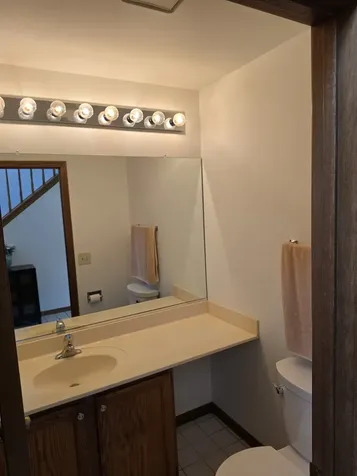 736 Yorkshire Lane Des Plaines IL 60016