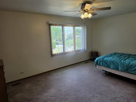 736 Yorkshire Lane Des Plaines IL 60016