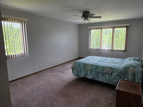 736 Yorkshire Lane Des Plaines IL 60016
