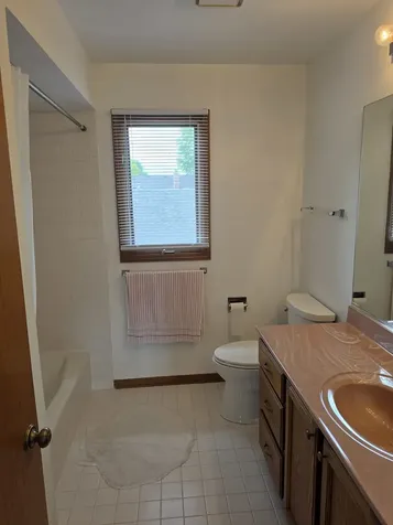 736 Yorkshire Lane Des Plaines IL 60016