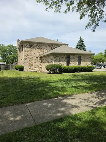 736 Yorkshire Lane Des Plaines IL 60016
