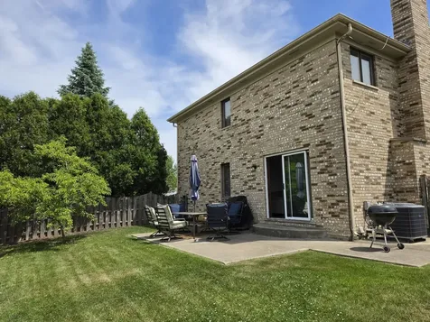 736 Yorkshire Lane Des Plaines IL 60016