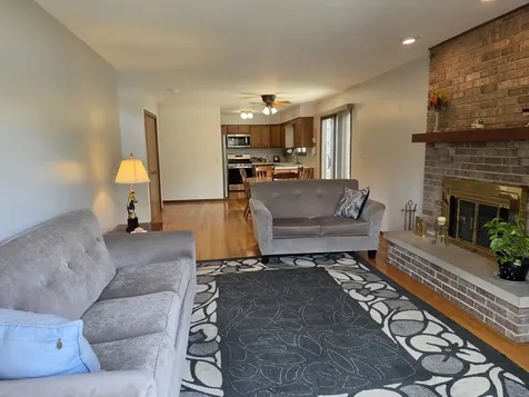 736 Yorkshire Lane Des Plaines IL 60016