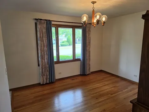 736 Yorkshire Lane Des Plaines IL 60016