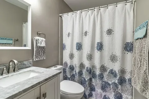1228 Orleans Drive Mundelein IL 60060