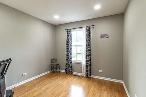 1228 Orleans Drive Mundelein IL 60060