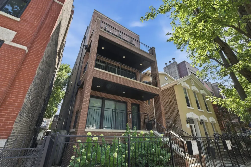 1817 West Iowa Avenue Chicago IL 60622
