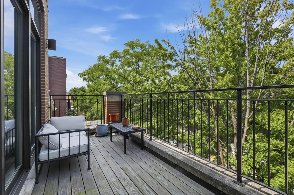 1817 West Iowa Avenue Chicago IL 60622