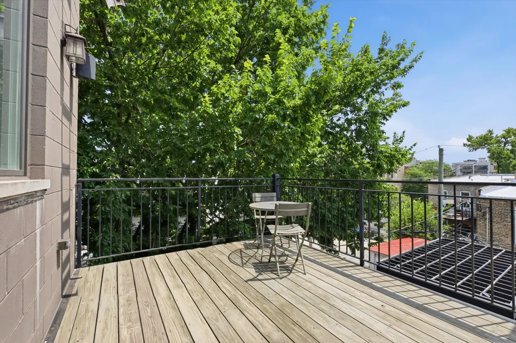 1817 West Iowa Avenue Chicago IL 60622