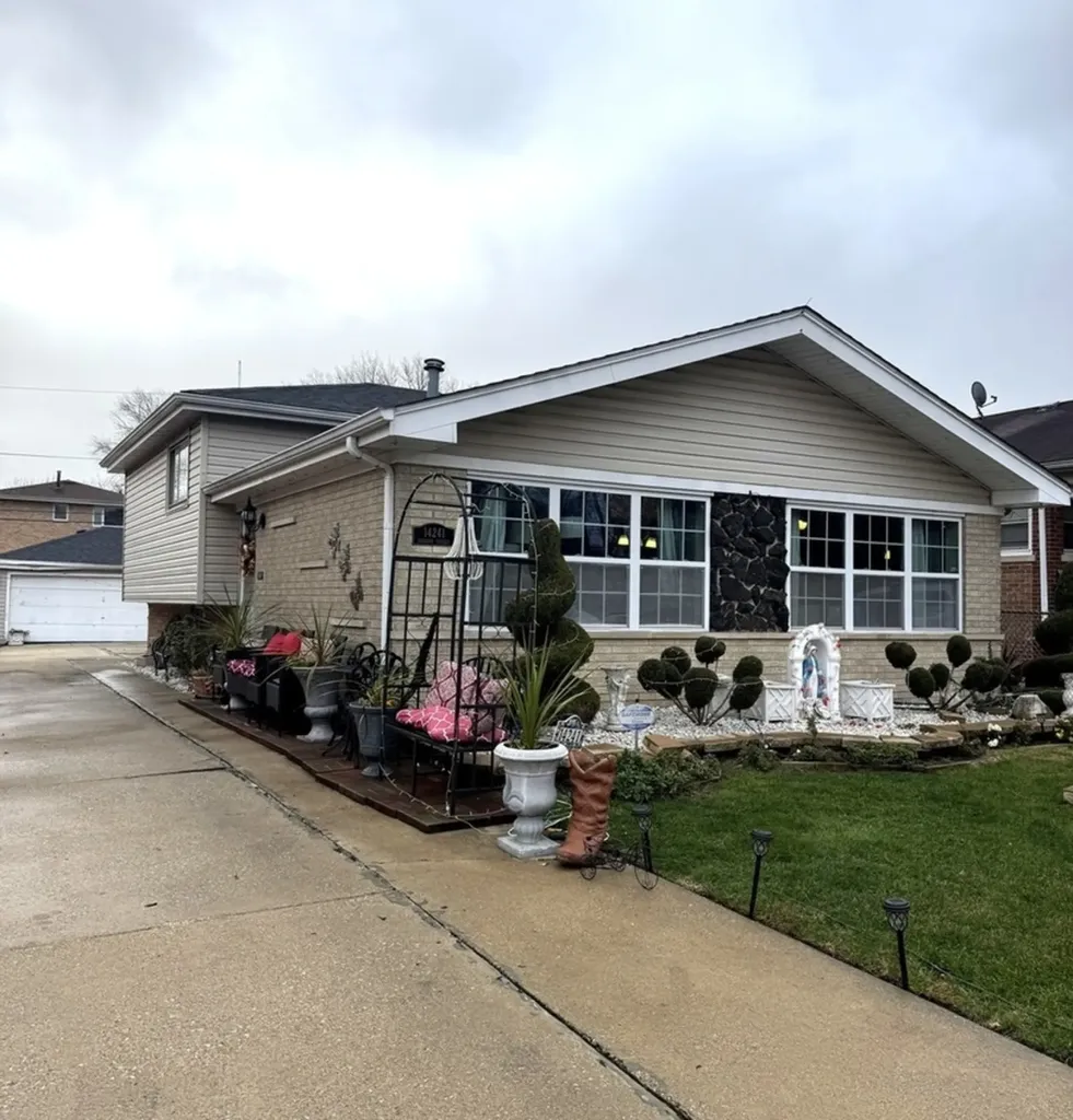 14241 South Marquette Avenue Burnham IL 60633