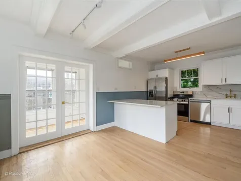 2138 West Cornelia Avenue Chicago IL 60618