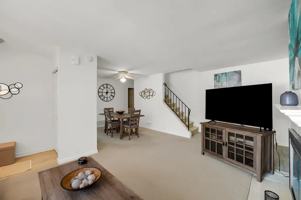 2442 Brunswick Circle Woodridge IL 60517