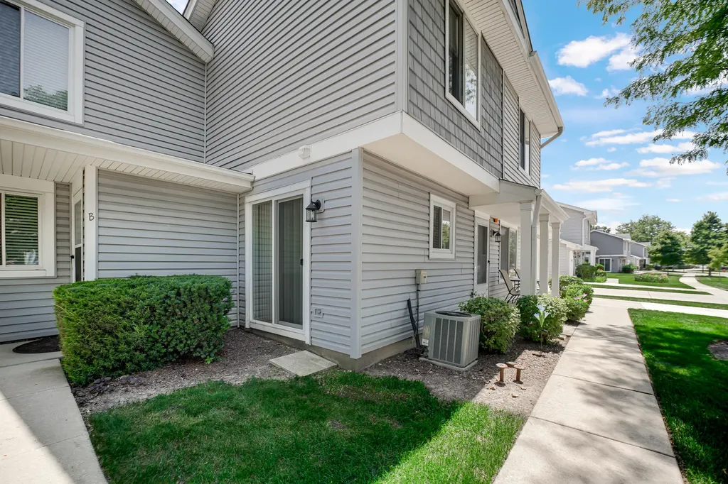 2442 Brunswick Circle Woodridge IL 60517