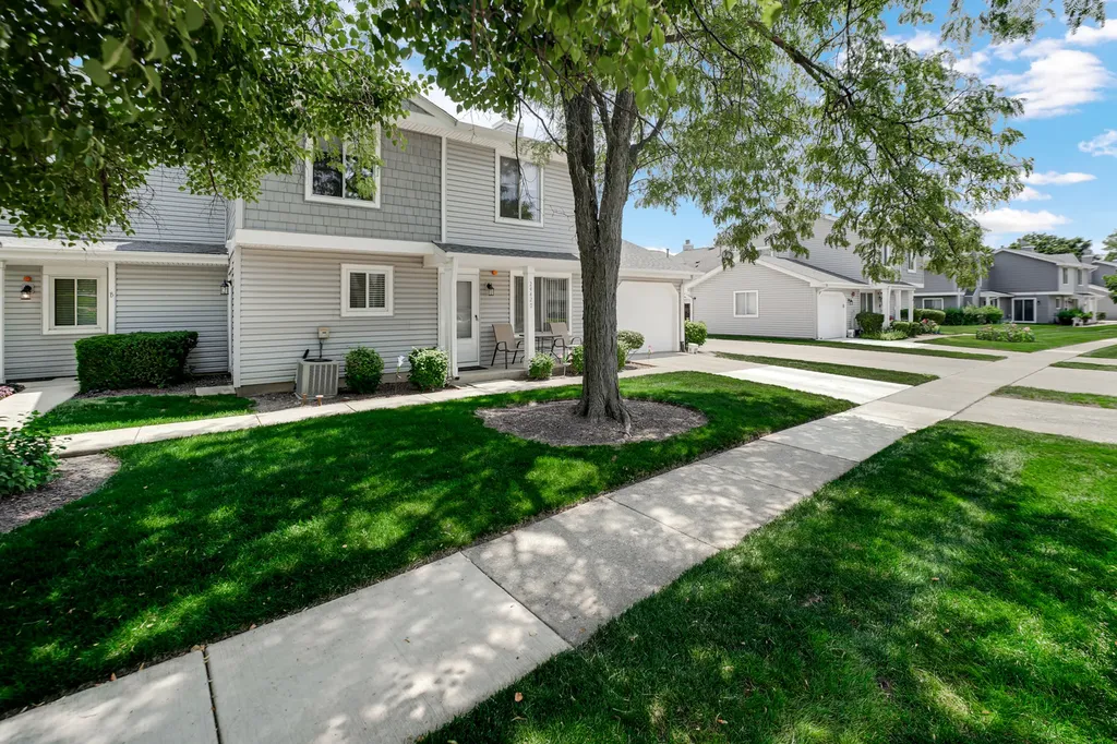 2442 Brunswick Circle Woodridge IL 60517