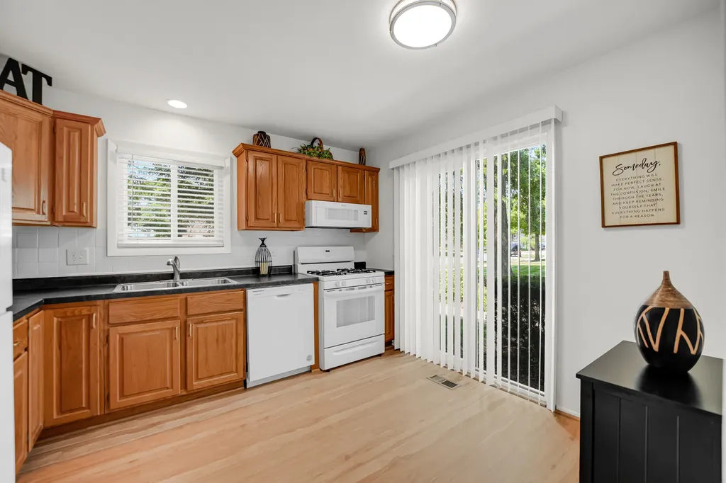2442 Brunswick Circle Woodridge IL 60517