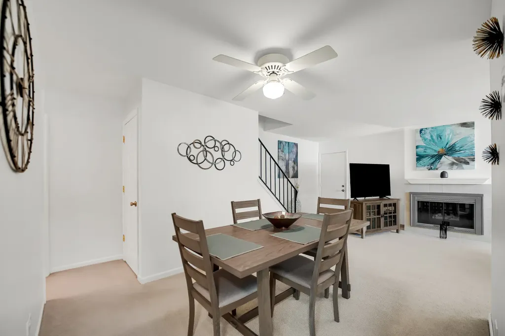 2442 Brunswick Circle Woodridge IL 60517