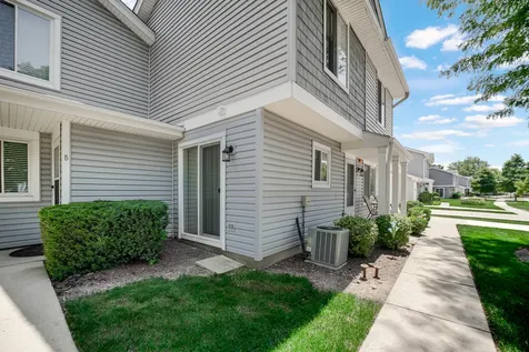 2442 Brunswick Circle Woodridge IL 60517