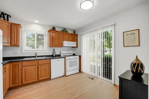 2442 Brunswick Circle Woodridge IL 60517