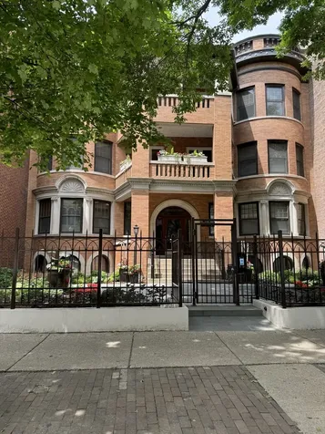 5610 North Kenmore Avenue Chicago IL 60660