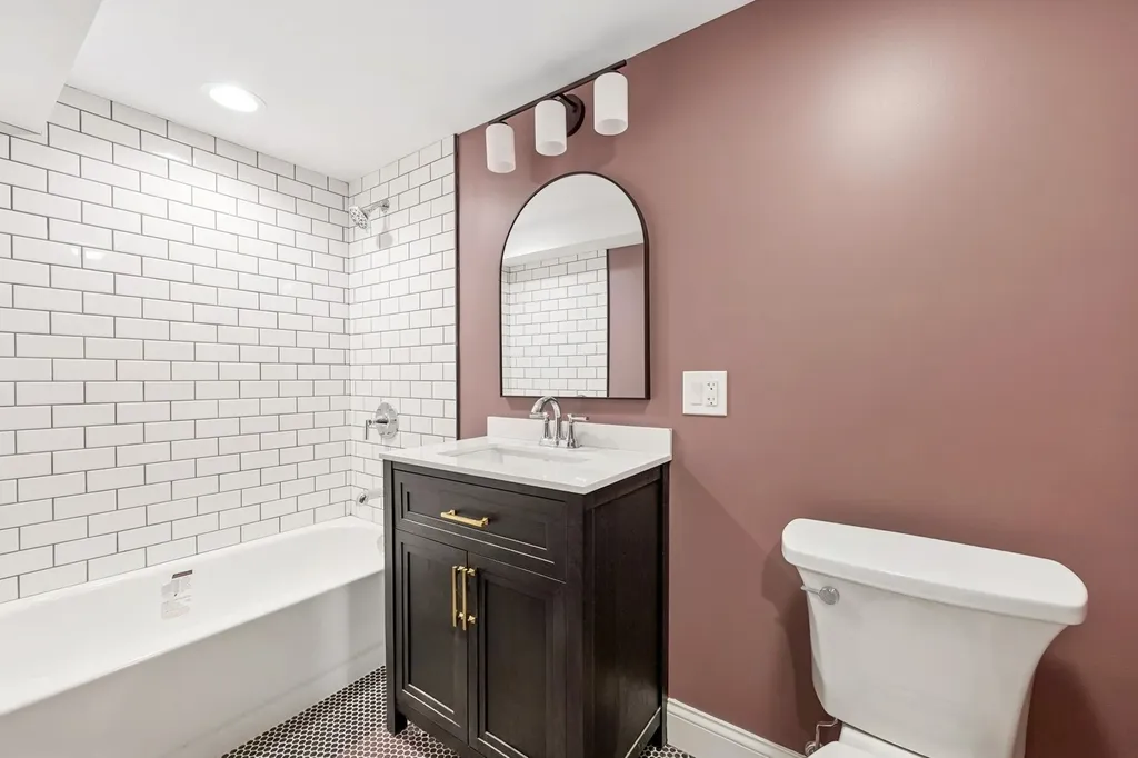 1446 West Catalpa Avenue Chicago IL 60640