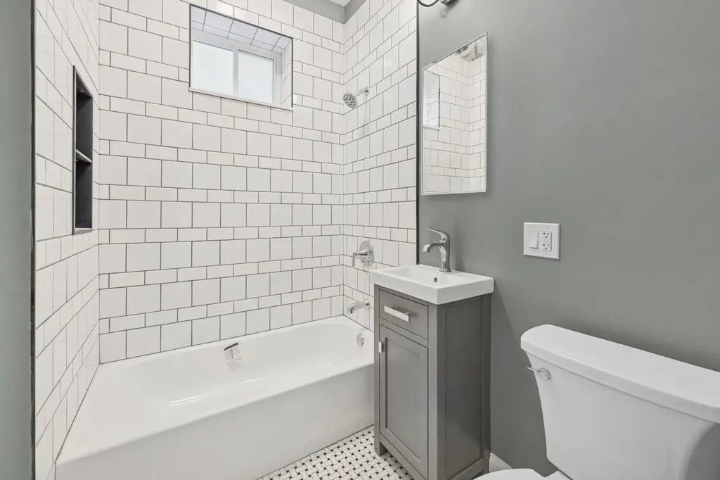 1446 West Catalpa Avenue Chicago IL 60640