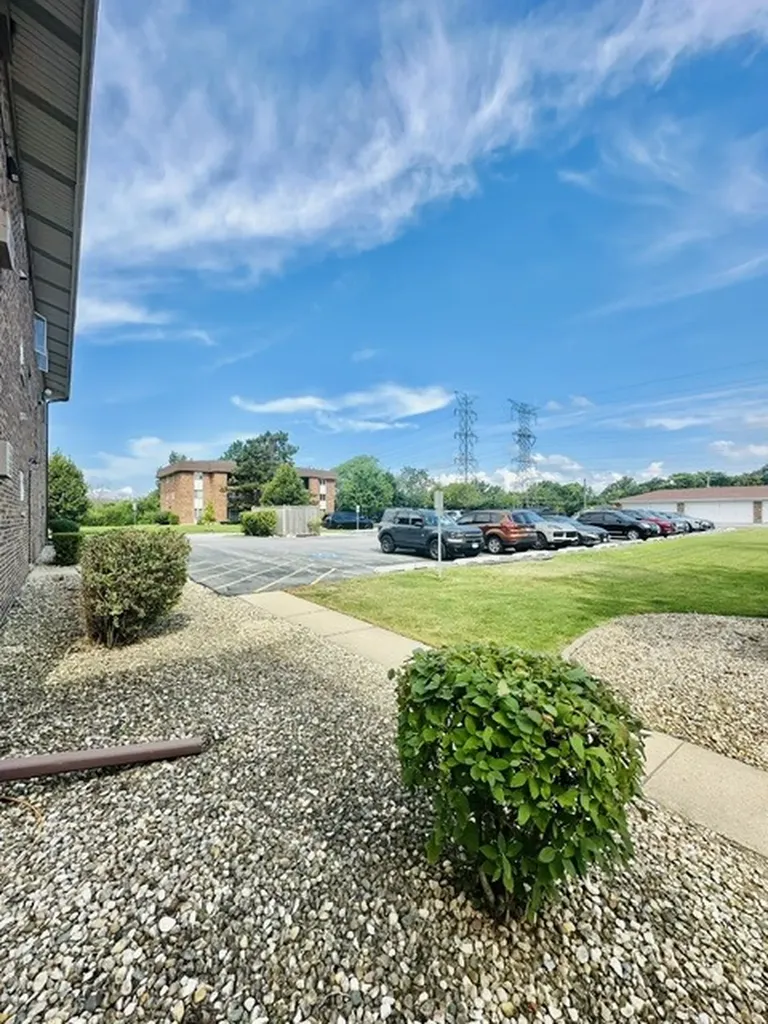 9048 West 140th Street W Orland Park IL 60462