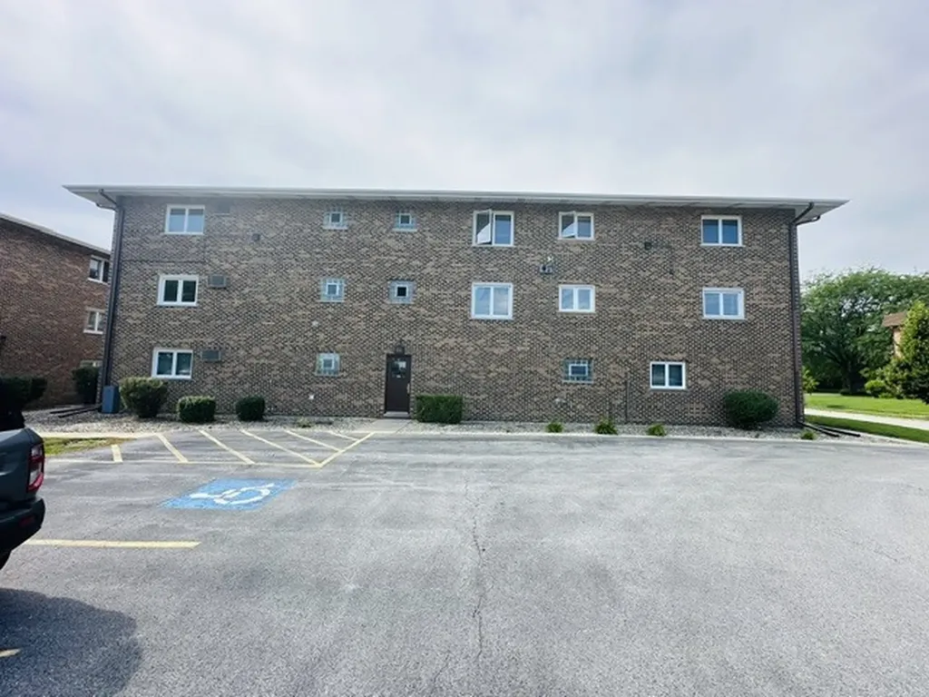 9048 West 140th Street W Orland Park IL 60462