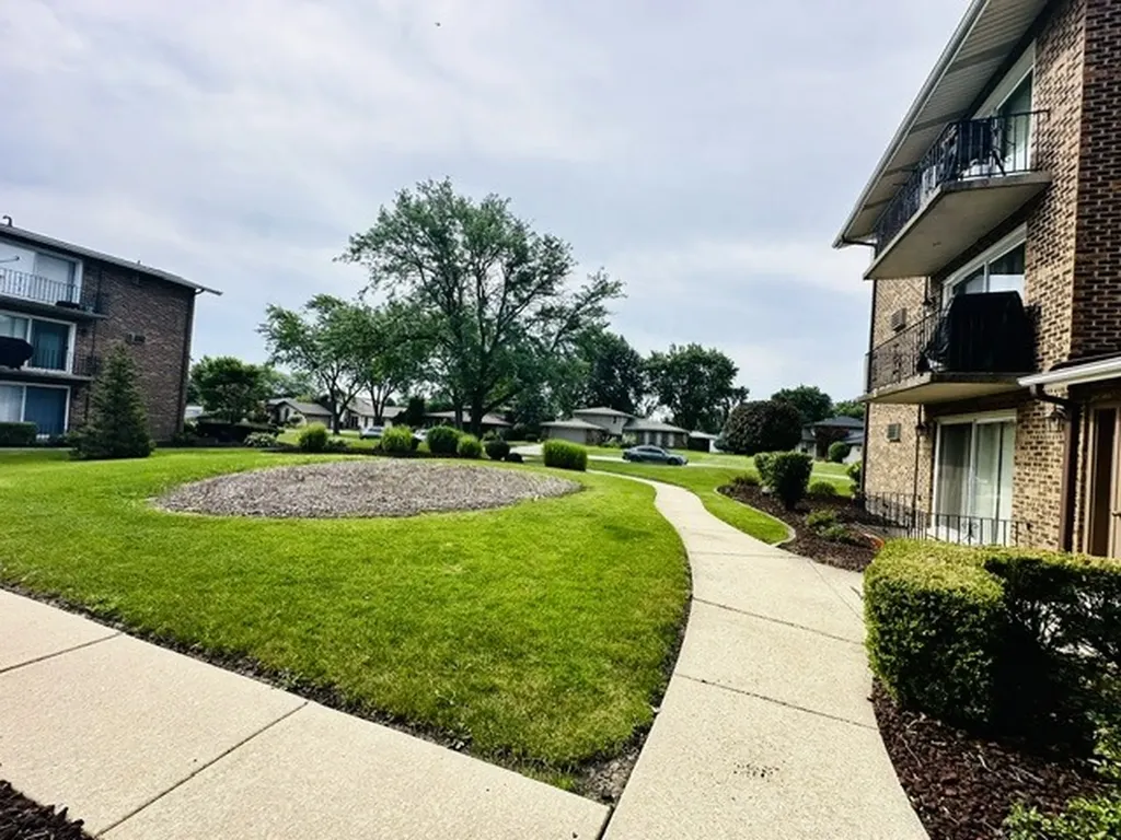 9048 West 140th Street W Orland Park IL 60462