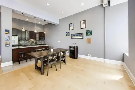 1760 West Wrightwood Avenue Chicago IL 60614