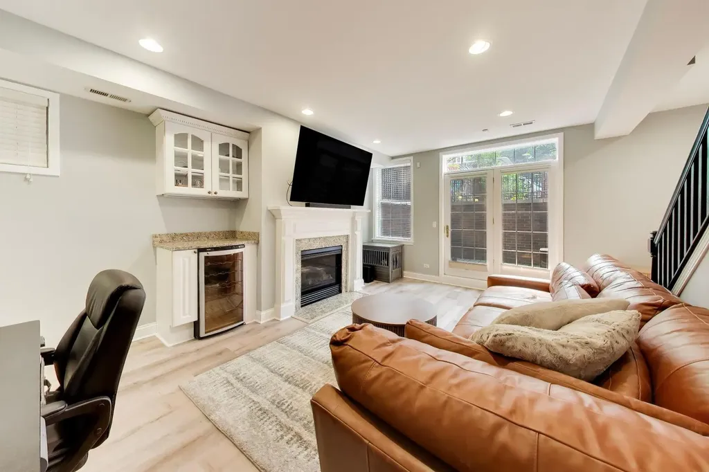 3507 North Reta Avenue Chicago IL 60657