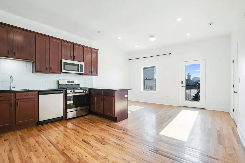 1421 West Chicago Avenue Chicago IL 60642