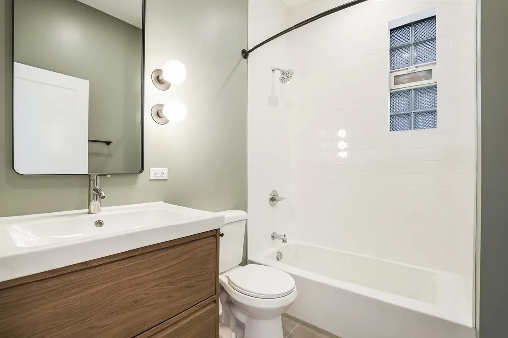 1421 West Chicago Avenue Chicago IL 60642