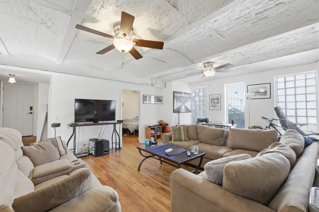 1421 West Chicago Avenue Chicago IL 60642