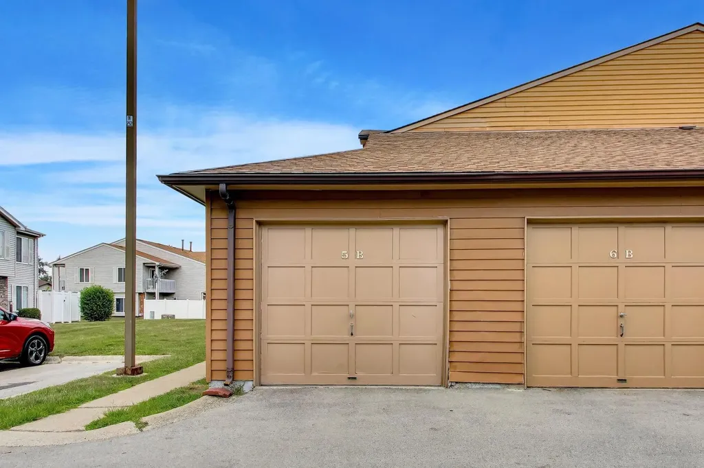 5B Fernwood Drive Bolingbrook IL 60440