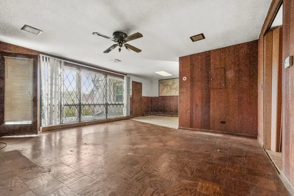 2544 East 83rd Street Chicago IL 60617