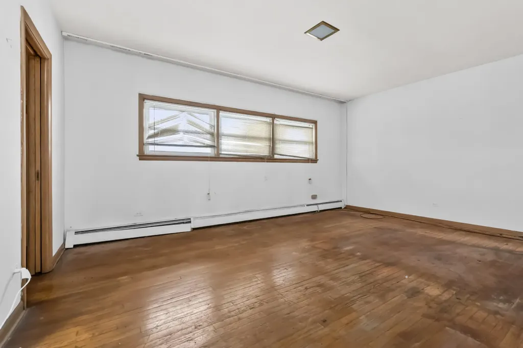 2544 East 83rd Street Chicago IL 60617
