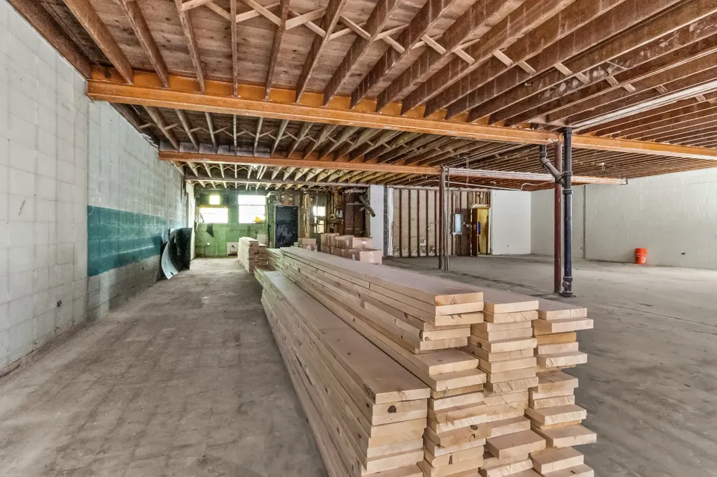 2544 East 83rd Street Chicago IL 60617