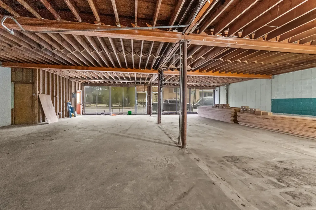 2544 East 83rd Street Chicago IL 60617
