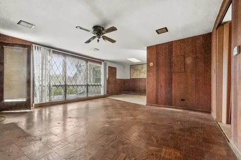 2544 East 83rd Street Chicago IL 60617