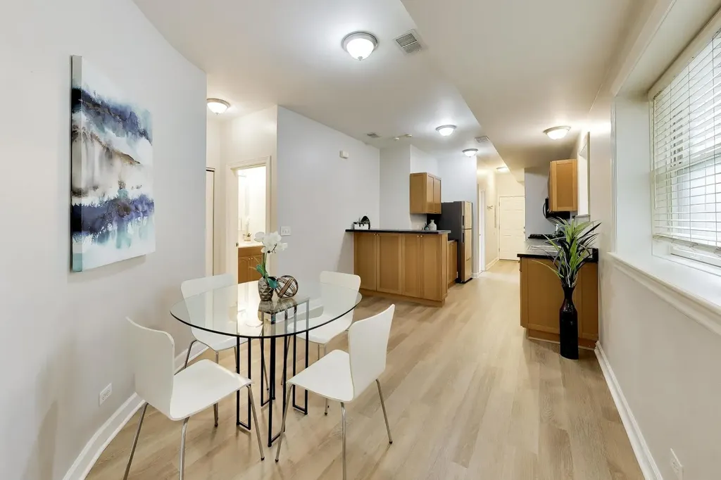 2927 North Gresham Avenue Chicago IL 60618