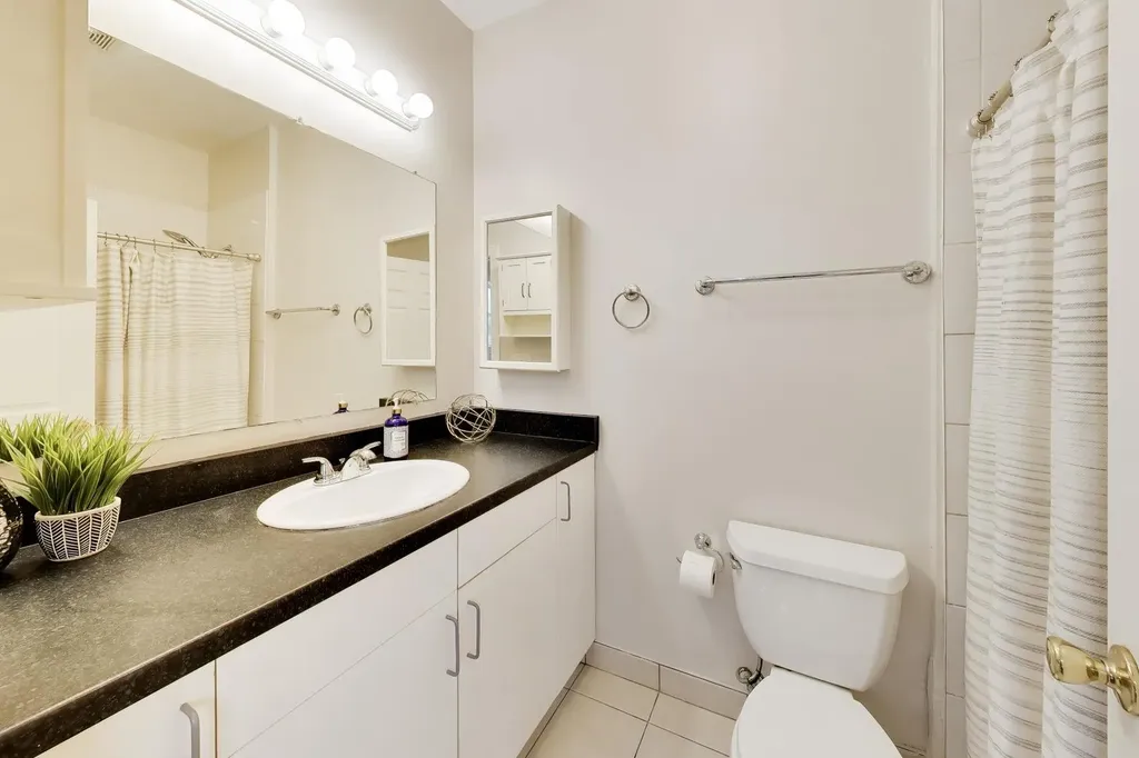 2927 North Gresham Avenue Chicago IL 60618
