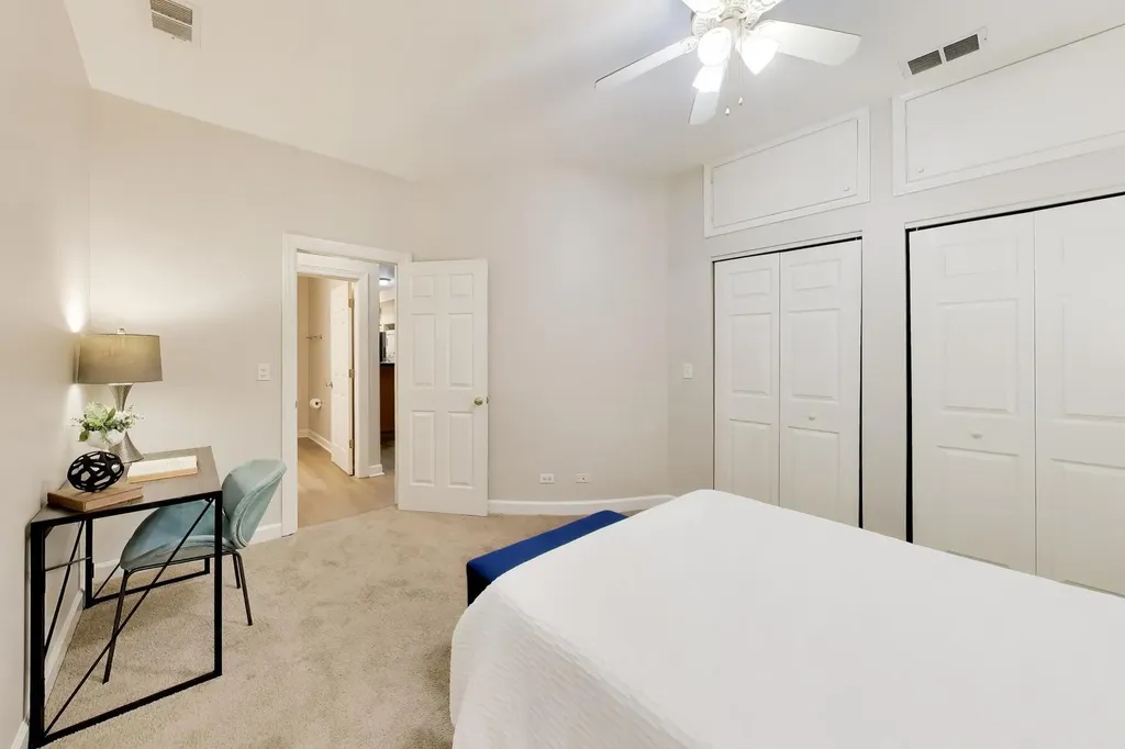 2927 North Gresham Avenue Chicago IL 60618