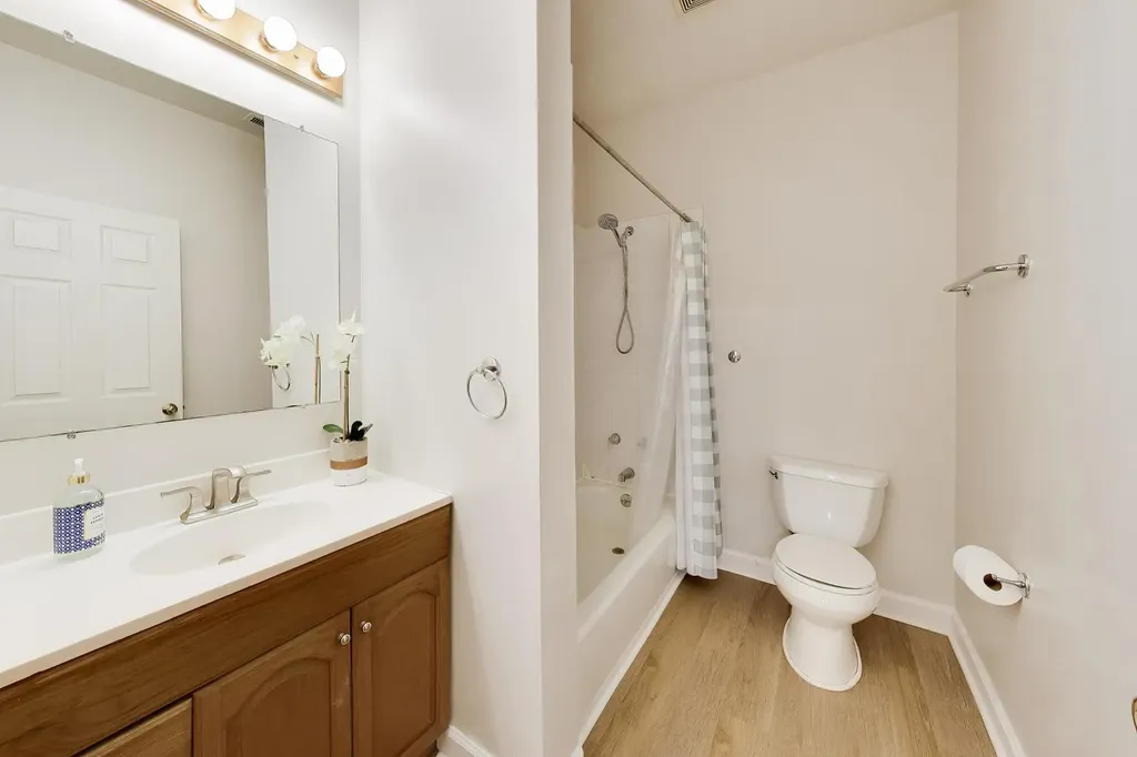 2927 North Gresham Avenue Chicago IL 60618