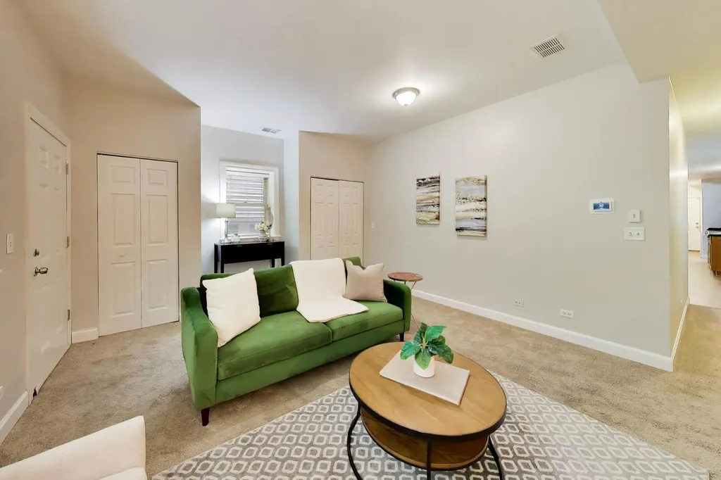 2927 North Gresham Avenue Chicago IL 60618