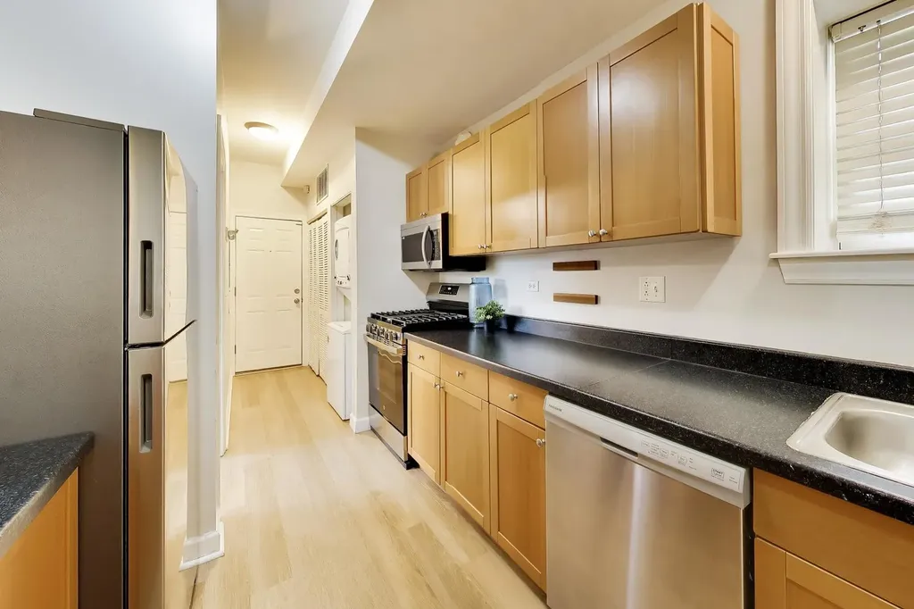 2927 North Gresham Avenue Chicago IL 60618