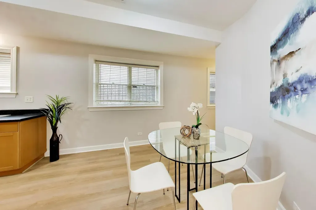 2927 North Gresham Avenue Chicago IL 60618