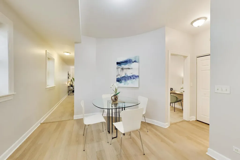 2927 North Gresham Avenue Chicago IL 60618