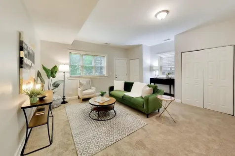 2927 North Gresham Avenue Chicago IL 60618