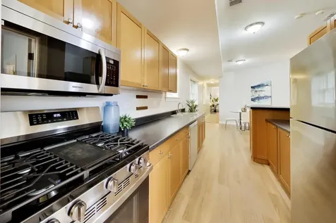 2927 North Gresham Avenue Chicago IL 60618